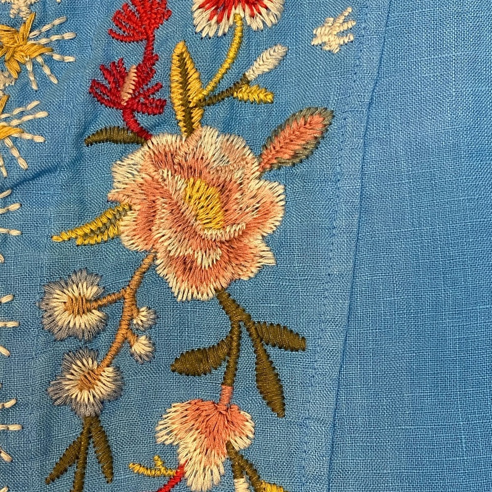 💰CLEARING MY CLOSET SALE💰 Johnny Was Embroidered High Low Tunic Top - Picture 6 of 15